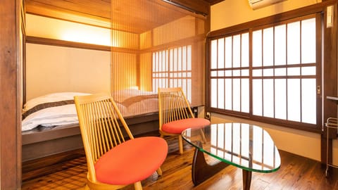 Design Twin Room | Desk, free WiFi
