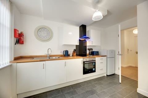 Apartment | Private kitchen | Electric kettle, highchair