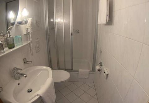 Economy Double Room | Bathroom | Hair dryer