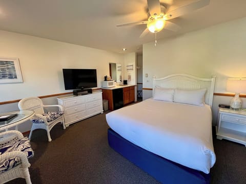 Queen, Partial Harbor View with Rain Shower on First Floor Only | Individually decorated, iron/ironing board, free WiFi, bed sheets