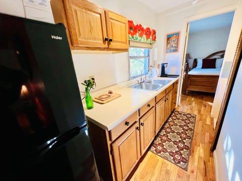 4-Gold Hill Suite | Private kitchen | Fridge, microwave, coffee/tea maker, toaster