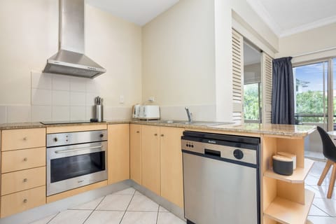 Comfort Apartment | Private kitchen | Full-size fridge, microwave, oven, stovetop