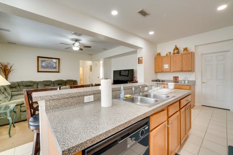 House (5 Bedrooms) | Private kitchen | Microwave, oven, stovetop, dishwasher