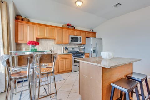 Apartment (3 Bedrooms) | Private kitchen | Microwave, oven, stovetop, dishwasher