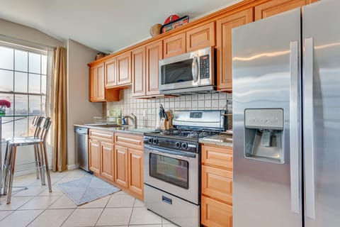 Apartment (3 Bedrooms) | Private kitchen | Microwave, oven, stovetop, dishwasher