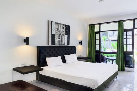 Standard Suite, 1 Double Bed | 1 bedroom, desk, laptop workspace, free WiFi