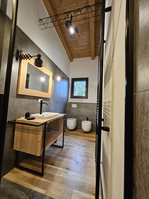 Superior Studio | Bathroom | Free toiletries, hair dryer, slippers