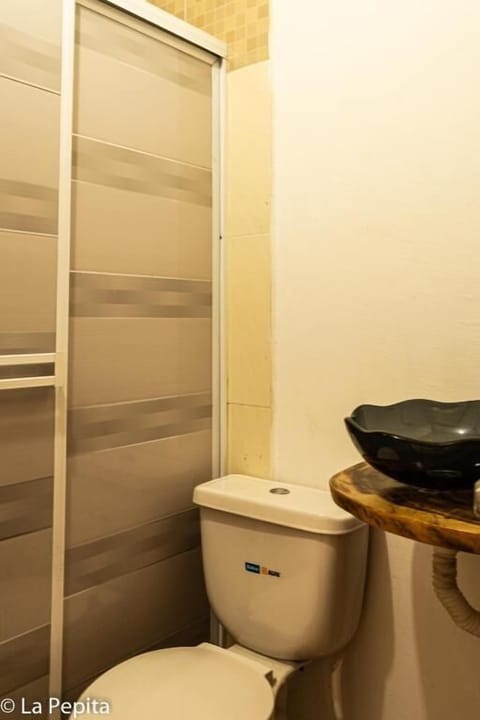 Standard Room | Bathroom