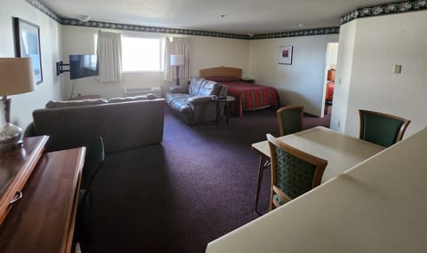 Superior Suite, Multiple Beds, Annex Building | Desk, iron/ironing board, free WiFi, bed sheets