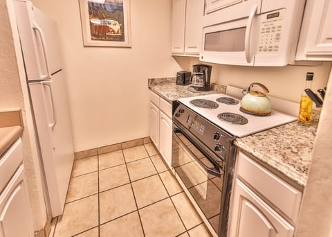 Condo, Multiple Beds, Hot Tub | Private kitchen | Fridge, microwave, oven, stovetop