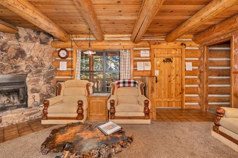 Cabin, Multiple Beds, Patio, Mountain View (The Log Home) | Interior