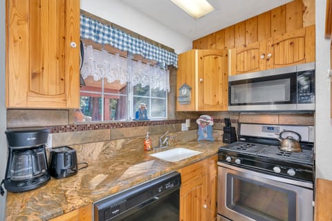 Cabin, Multiple Beds, Patio, Mountain View (Cozy Bear South) | Private kitchen | Fridge, microwave, oven, stovetop