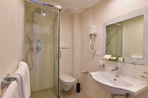 Superior Double or Twin Room, Balcony, Sea View | Bathroom