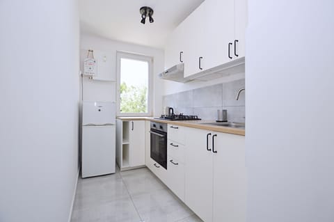 Apartment | Private kitchen | Full-size fridge, oven, stovetop, cookware/dishes/utensils