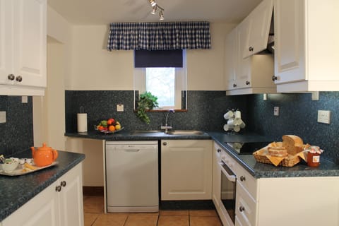 Colston Cottage | Private kitchen | Full-size fridge, microwave, oven, stovetop