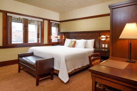 Deluxe Room, 1 Queen Bed | Free WiFi, bed sheets