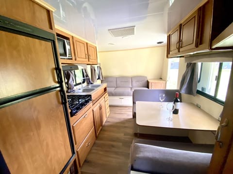 Basic Mobile Home | Private kitchen | Mini-fridge, microwave, cookware/dishes/utensils, cleaning supplies