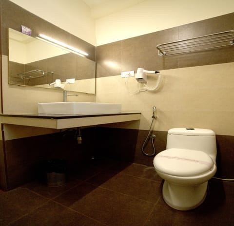 Standard Room | Bathroom | Shower, rainfall showerhead, free toiletries, towels