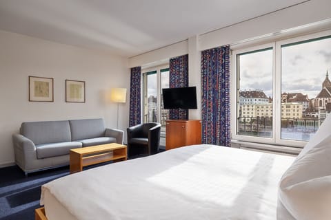 Junior Suite | Down comforters, in-room safe, desk, free WiFi