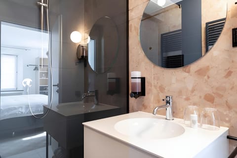 Superior Double Room | Bathroom | Free toiletries, hair dryer, towels, soap