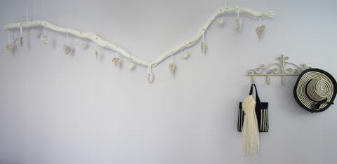 Superior Triple Studio | Desk, laptop workspace, soundproofing, free cribs/infant beds