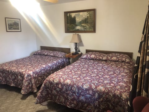 Deluxe Quadruple Room, 1 Bedroom, Kitchenette, Mountain View | Premium bedding, pillowtop beds, individually decorated