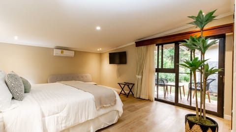 Exclusive Room | In-room safe, free WiFi, bed sheets