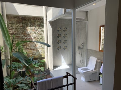 Luxury Double Room | Bathroom | Shower, free toiletries, hair dryer, bidet