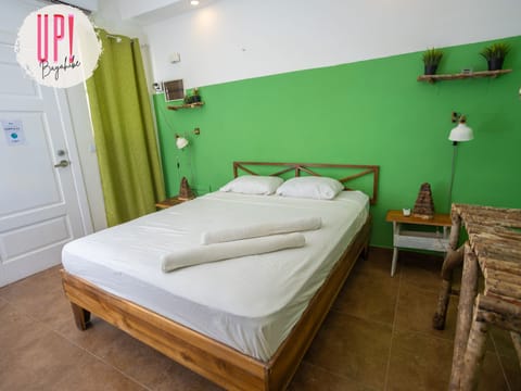 Traditional Double Room, 1 Queen Bed | Hypo-allergenic bedding, soundproofing, free WiFi, bed sheets