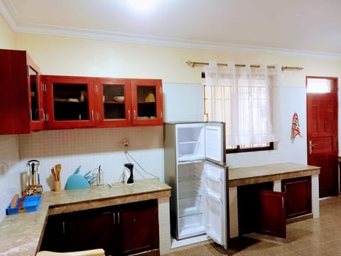 Family Apartment | Private kitchen | Fridge, microwave, cookware/dishes/utensils