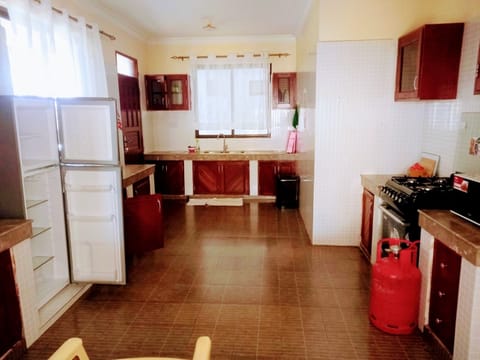 Family Apartment | Private kitchen | Fridge, microwave, cookware/dishes/utensils