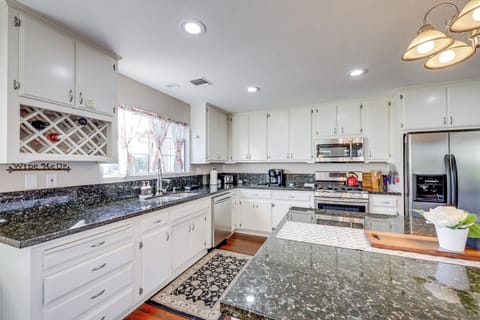 House (3 Bedrooms) | Interior