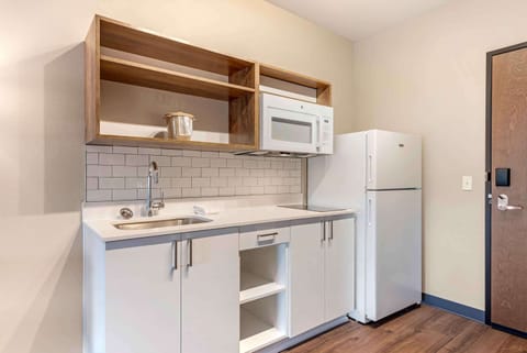 Standard Studio, 2 Queen Beds, Non Smoking, Refrigerator & Microwave | Private kitchen | Fridge, microwave, stovetop, cookware/dishes/utensils