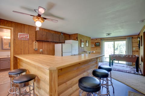 Cottage (3 Bedrooms) | Private kitchen | Microwave, oven, stovetop, blender