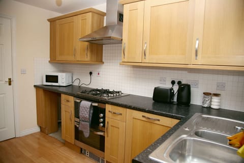 House | Private kitchen | Fridge, microwave, oven, stovetop