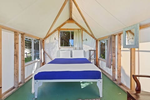 Family Tent | Free WiFi, bed sheets