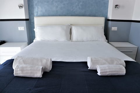 Economy Room | In-room safe, iron/ironing board, free WiFi, bed sheets
