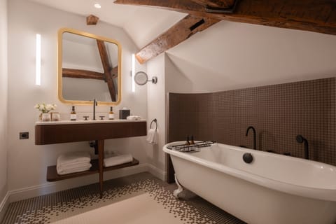 Suite Gramont | Bathroom | Designer toiletries, hair dryer, bathrobes, slippers