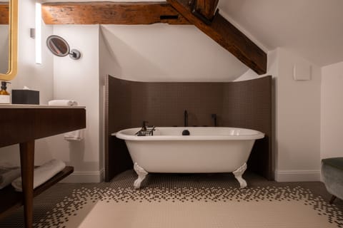 Suite Gramont | Bathroom | Designer toiletries, hair dryer, bathrobes, slippers