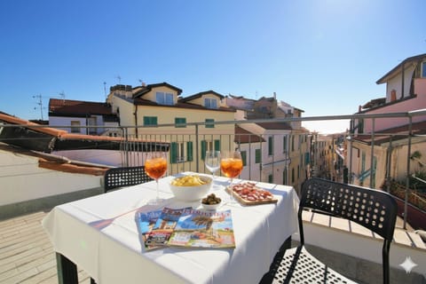 Basic Apartment | Terrace/patio