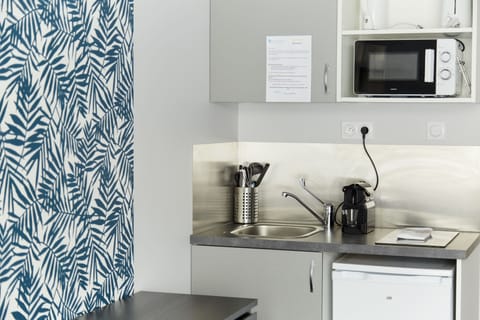 Deluxe Studio | Desk, soundproofing, free WiFi, bed sheets