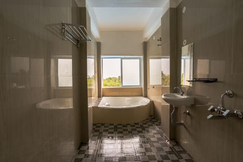 Family Suite | Bathroom | Towels