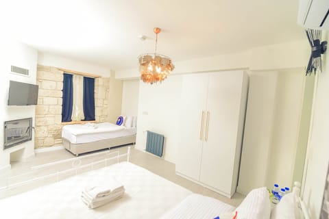 Standard Triple Room | Iron/ironing board, free WiFi