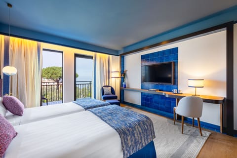 Junior Suite Sea View | Premium bedding, down comforters, in-room safe, blackout drapes