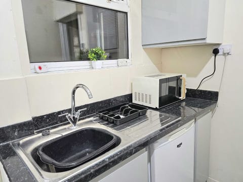 House | Private kitchen | Fridge, microwave, oven, stovetop