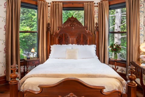 Powell Suite (2nd Floor) | Premium bedding, individually decorated, individually furnished