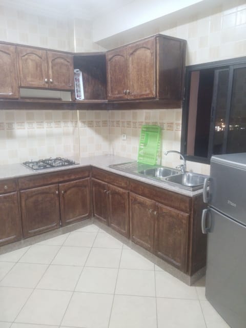 Family Apartment | Private kitchen | Fridge, dishwasher, cookware/dishes/utensils, cleaning supplies