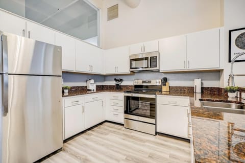 Apartment | Private kitchen | Fridge, microwave, oven, stovetop