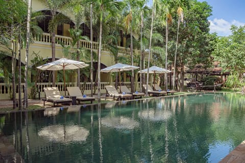 Outdoor pool, pool umbrellas, sun loungers