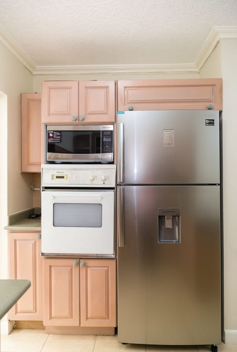 House | Private kitchen | Fridge, microwave, oven, stovetop